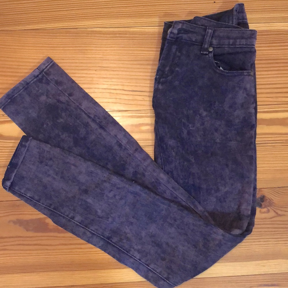 In style distressed jeans obo